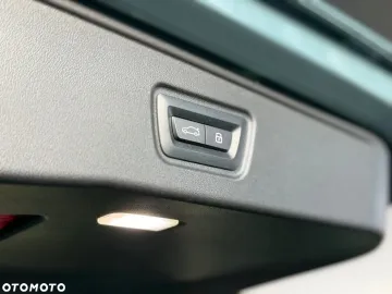 Car image 40