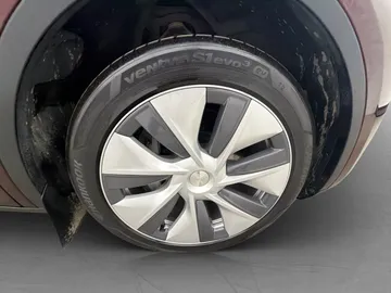 Car image 30