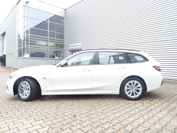 BMW 320 Touring e Advantage 150 kW image number 6