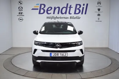 Car image 5