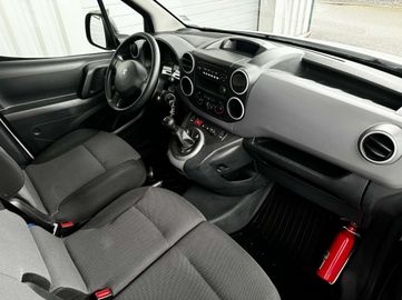 Car image 12