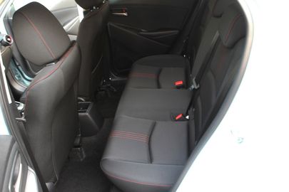 Car image 19