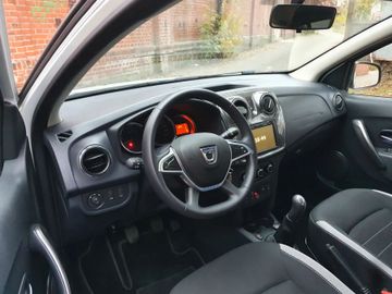 Car image 11