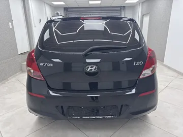 Car image 18