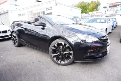 Car image 4