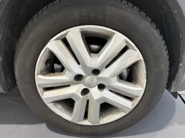 Car image 29