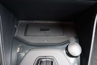 Car image 32