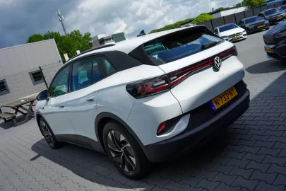 Car image 37
