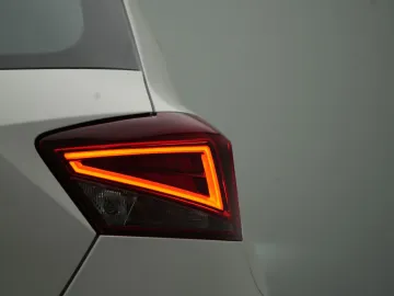 Car image 34