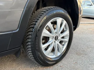 Car image 28