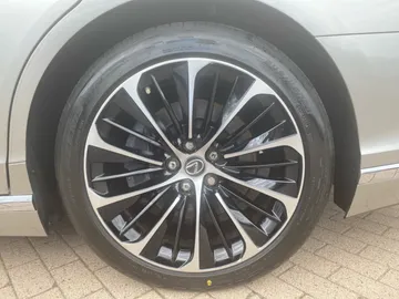 Car image 29