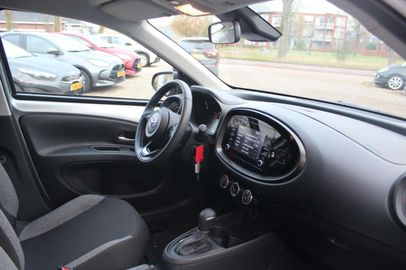 Car image 14