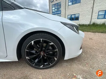 Car image 26
