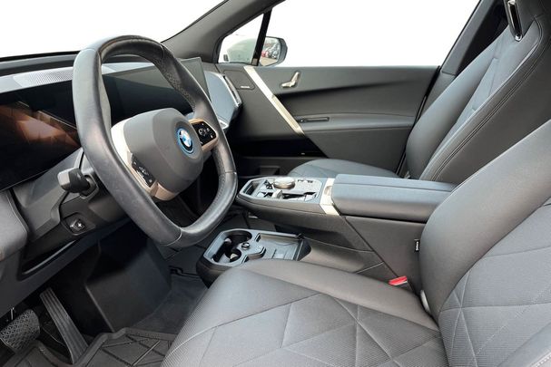 BMW iX xDrive40 241 kW image number 12