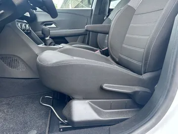 Car image 35