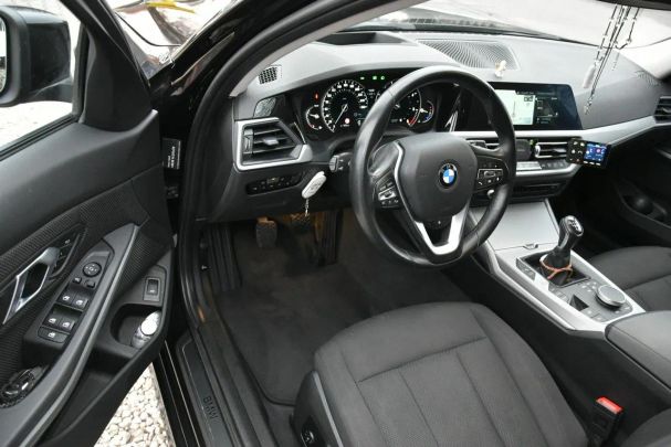 BMW 320d Touring Luxury Line 140 kW image number 15