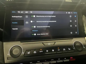 Car image 34