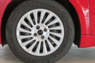 Car image 16