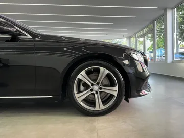 Car image 33