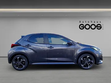Car image 4