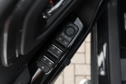 Car image 32