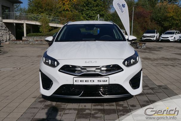 Kia Ceed 1.6 GDI Plug-in Hybrid 104 kW image number 3