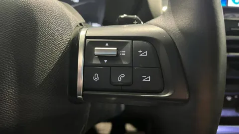 Car image 32