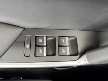Car image 38