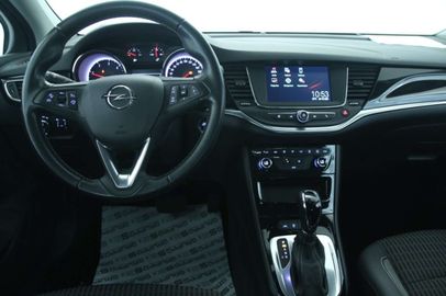 Car image 11