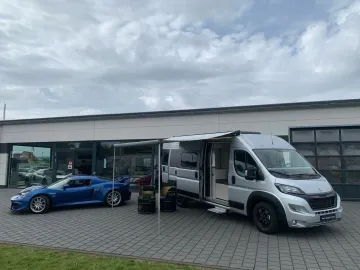 Car image 22