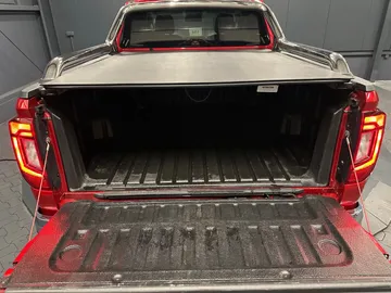 Car image 28