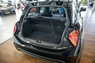 Car image 28