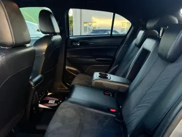 Car image 32