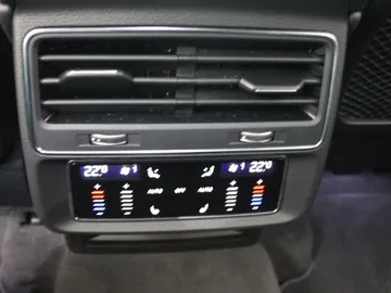 Car image 34