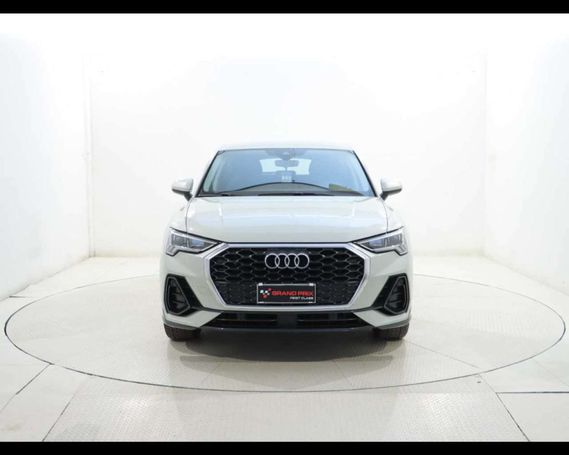 Audi Q3 35 TDI S tronic Business 110 kW image number 2