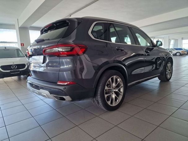 BMW X5 xDrive30d xLine 195 kW image number 3