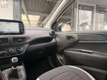 Car image 21