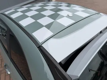 Car image 30