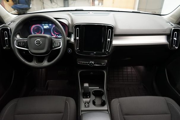 Volvo XC40 T2 Momentum 95 kW image number 3