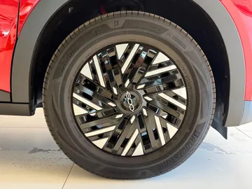 Car image 25