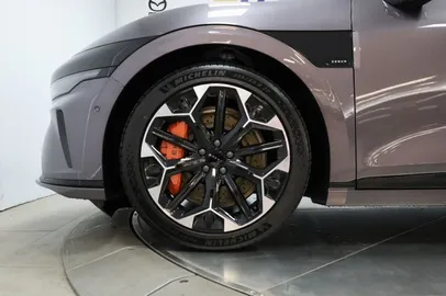 Car image 30