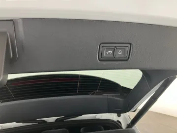 Car image 36