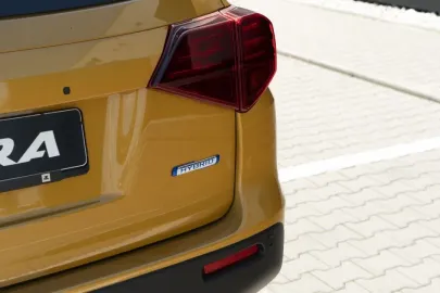 Car image 25