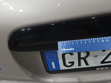 Car image 26