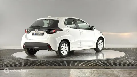 Car image 3