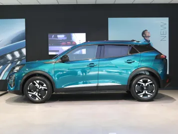 Car image 4