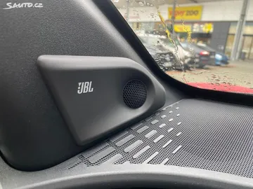 Car image 28