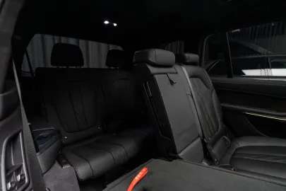 Car image 40