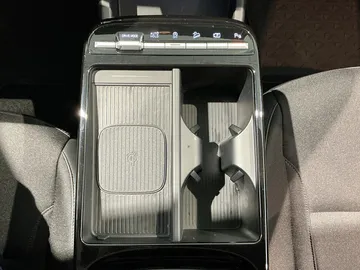 Car image 29