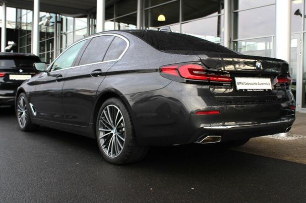 BMW 540i Luxury Line 250 kW image number 3